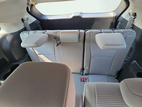 Used 2023 Toyota Highlander LE AWD/4WD image 22