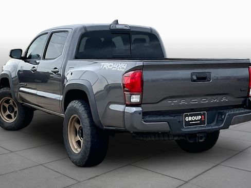 Used 2018 Toyota Tacoma TRD Off-Road w/ Technology Package AWD/4WD image 12