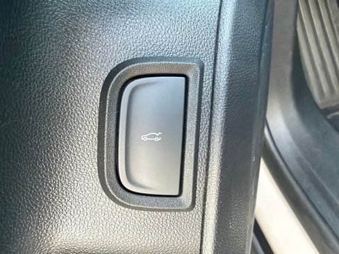 Used 2025 GMC Terrain Elevation w/ Elevation Premium Package AWD/4WD image 28
