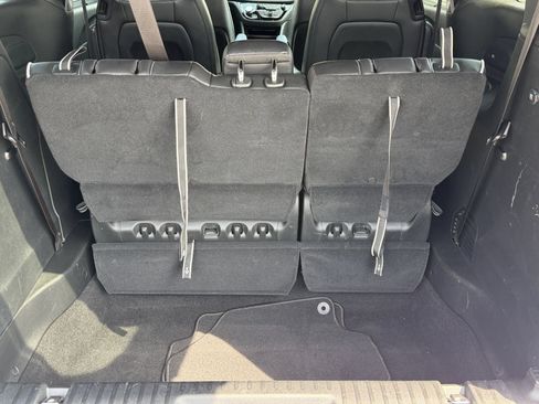 Used 2026 Chrysler Pacifica Limited FWD image 20