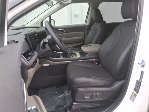 New 2026 Kia Carnival EX FWD image 19