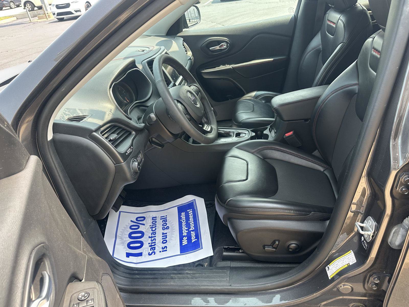 Used 2022 Jeep Cherokee Trailhawk AWD/4WD image 18