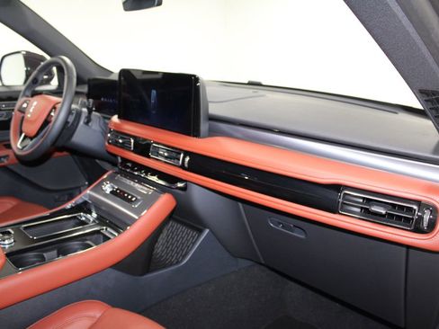 Used 2025 Lincoln Aviator Reserve image 32