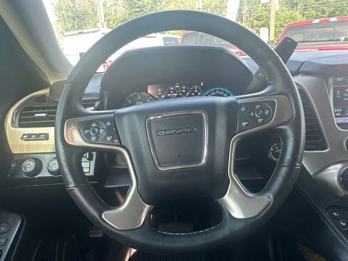 Used 2017 GMC Yukon Denali AWD/4WD image 18