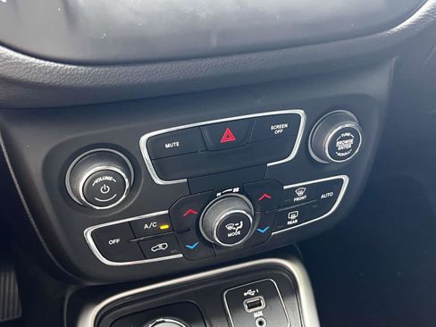 Used 2020 Jeep Compass Latitude w/ Cold Weather Group image 25