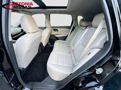 Used 2023 Nissan Rogue SL w/ SL Premium Package image 32