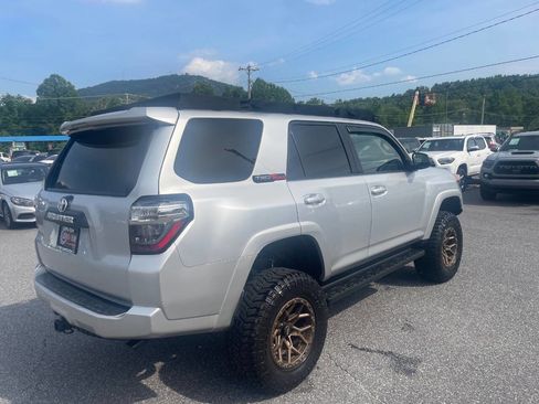 Used 2020 Toyota 4Runner SR5 image 9