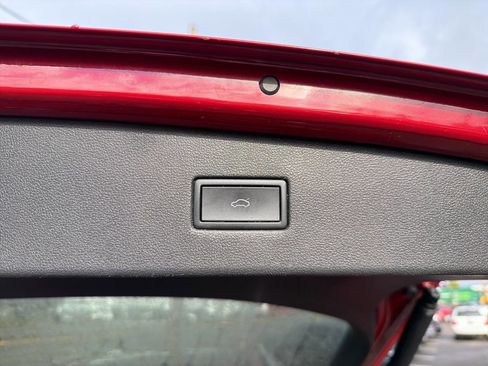 Used 2018 Volkswagen Tiguan SEL image 8