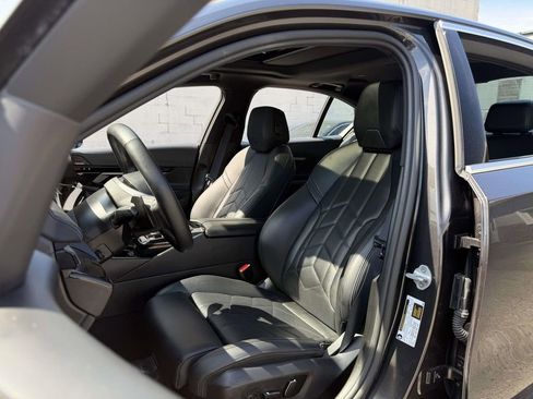 Used 2025 BMW 530i RWD image 19