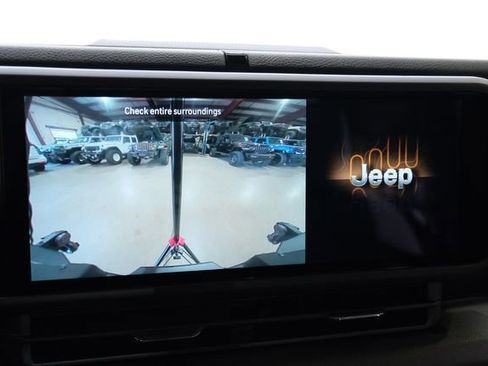 Used 2025 Jeep Gladiator Sport image 64