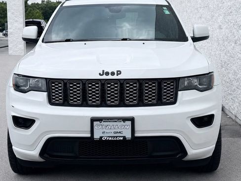 Used 2018 Jeep Grand Cherokee Altitude AWD/4WD image 9