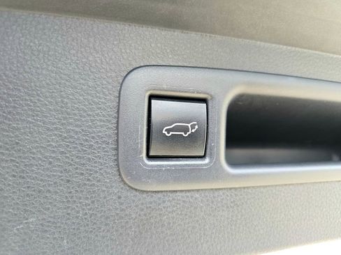 Used 2023 Toyota Highlander XLE image 25