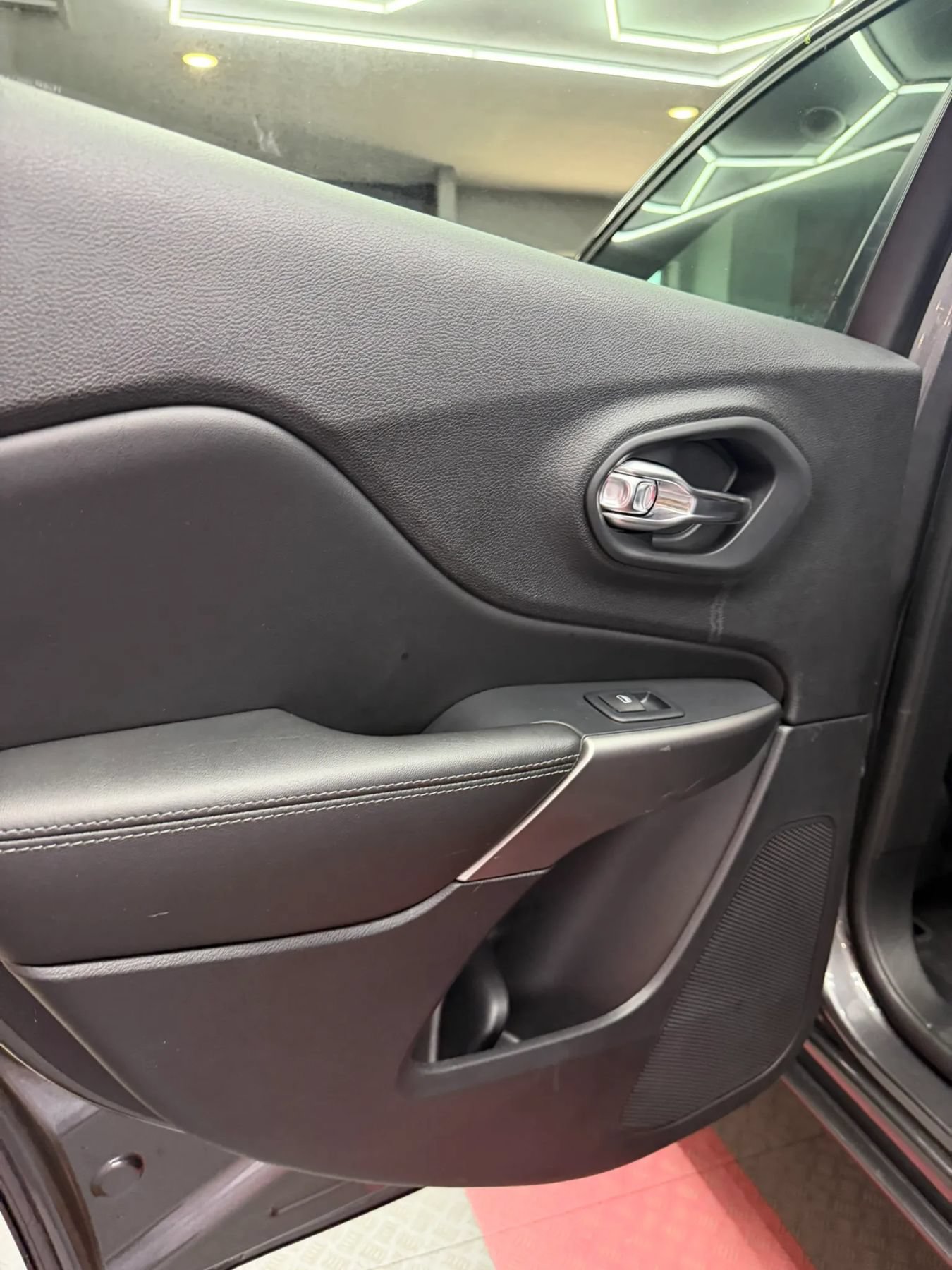 Used 2019 Jeep Cherokee High Altitude AWD/4WD image 24