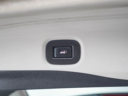 Used 2016 Nissan Rogue SL AWD/4WD image 17