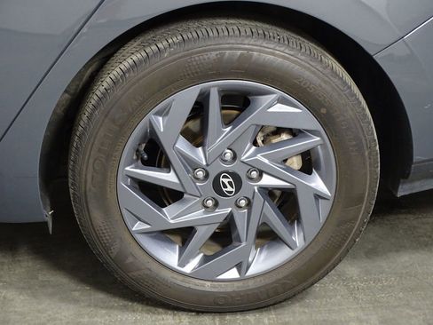 Used 2024 Hyundai Elantra SEL image 42