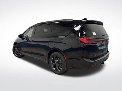 New 2026 Chrysler Pacifica Limited w/ S Appearance Package