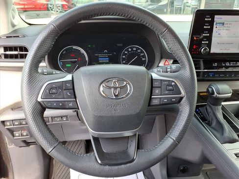 Used 2024 Toyota Sienna Limited AWD/4WD image 16