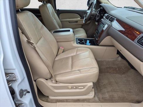 Used 2014 Chevrolet Suburban LT AWD/4WD image 24