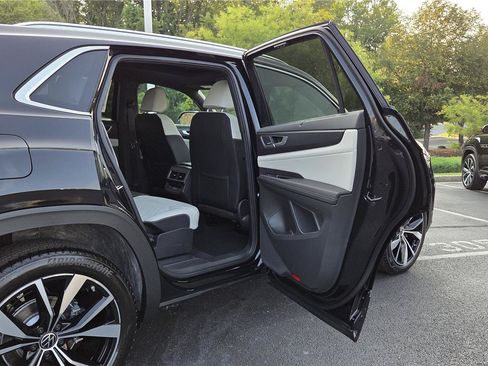 New 2026 Volkswagen Atlas Cross Sport SEL Premium R-Line AWD/4WD image 30