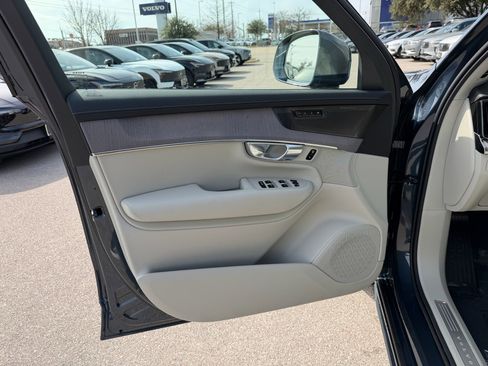 New 2026 Volvo XC90 T8 Ultra w/ Protection Package Premier image 17