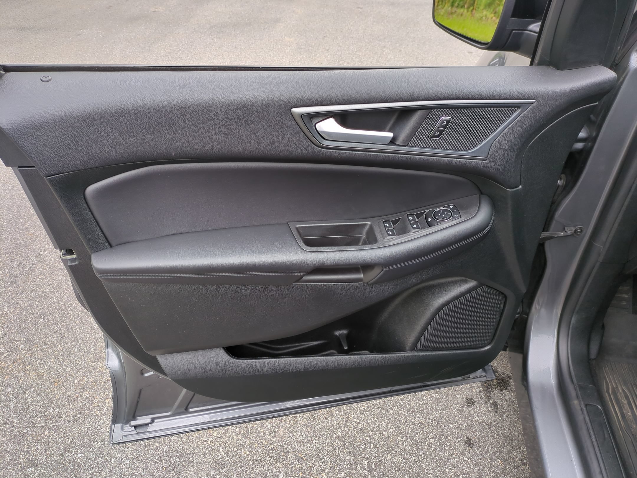 Used 2024 Ford Edge SE w/ Black Appearance Package AWD/4WD image 9