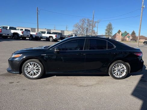 Used 2020 Toyota Camry XLE FWD image 7