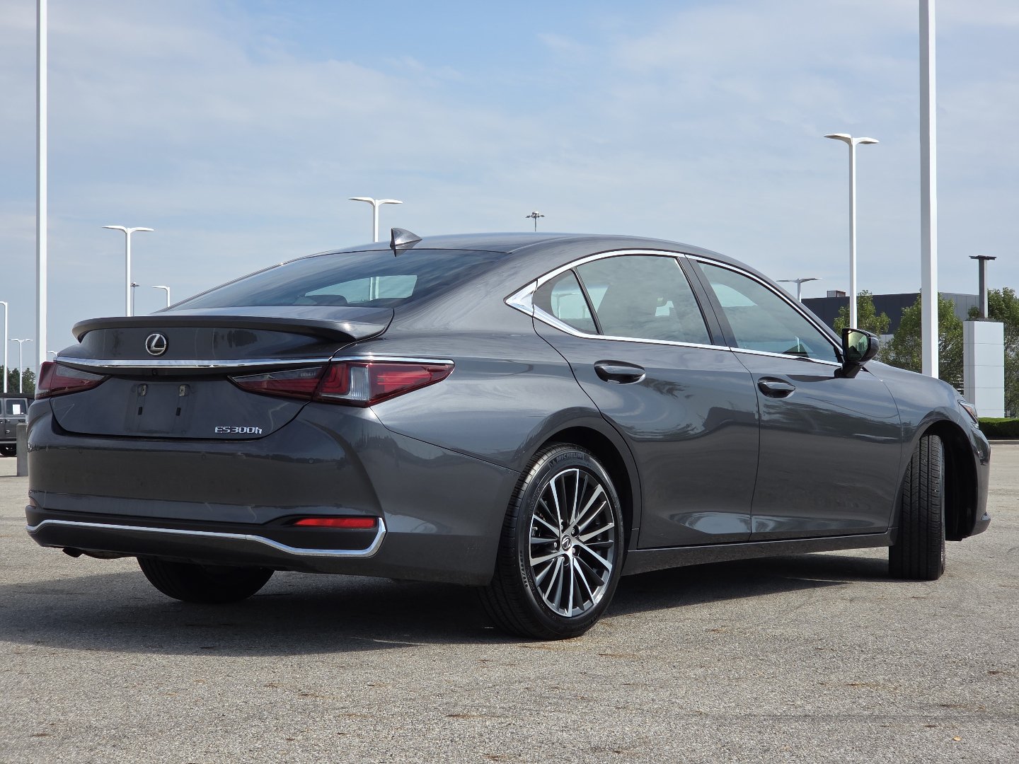 Used 2025 Lexus ES 300h w/ Premium Package FWD image 17