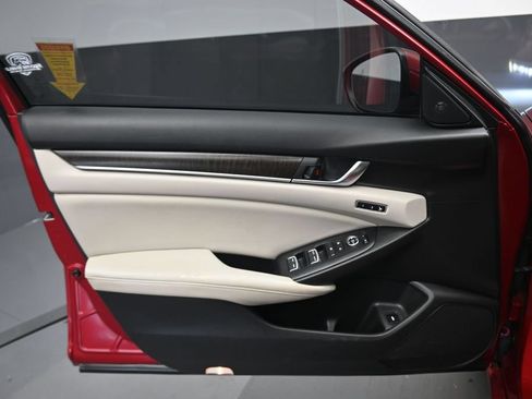 Used 2018 Honda Accord Touring image 9