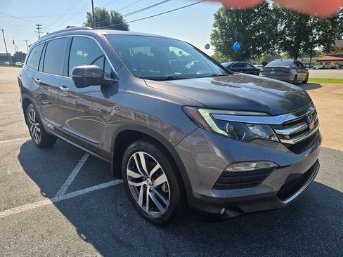 Used 2017 Honda Pilot Touring image 7
