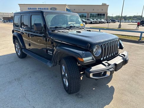 Used 2018 Jeep Wrangler Unlimited Sahara w/ Uconnect 4C Nav & Sound Group AWD/4WD image 19