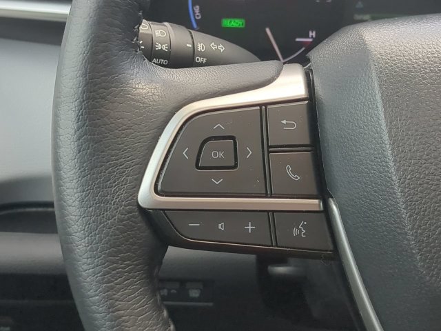 Certified 2025 Toyota Sienna XLE FWD image 32