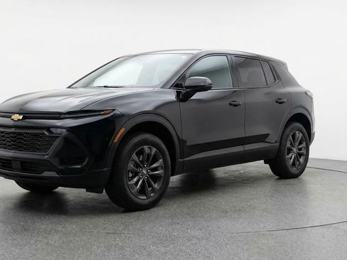 Used 2025 Chevrolet Equinox LT image 3