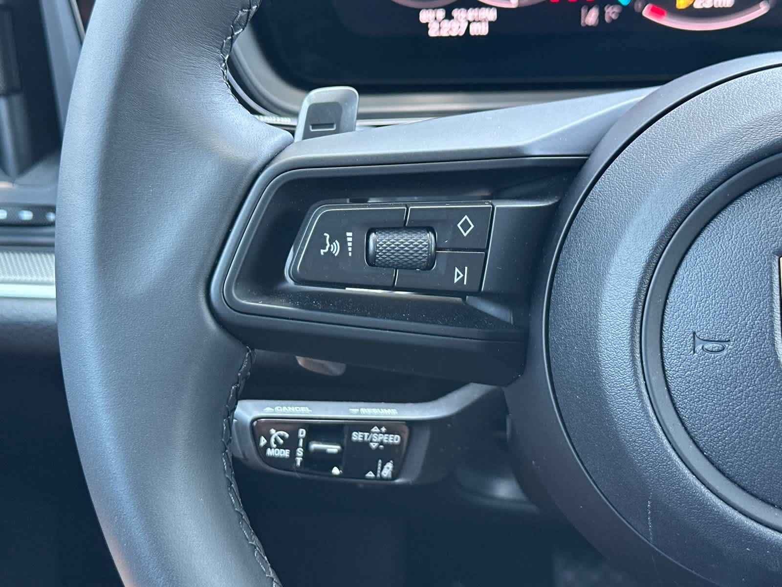 Certified 2026 Porsche Cayenne AWD/4WD image 28