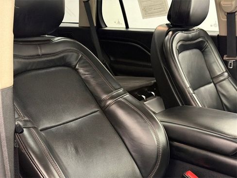 Used 2020 Lincoln Aviator Grand Touring w/ Elements Package Plus image 11