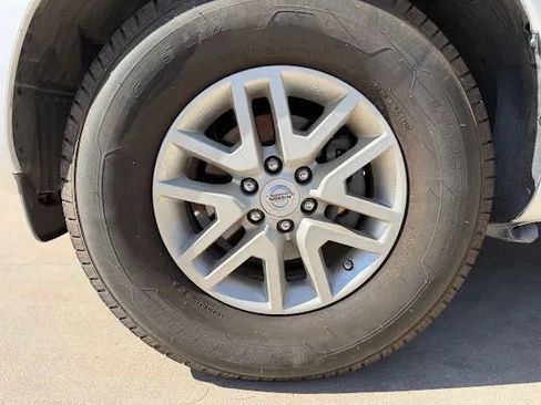 Used 2017 Nissan Frontier SV image 4