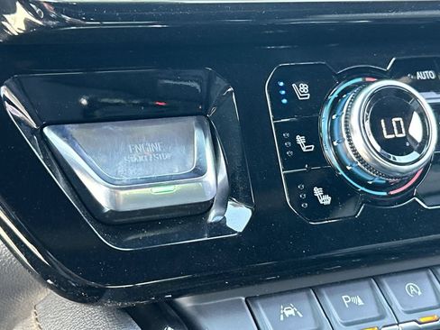 Used 2025 GMC Sierra 1500 AT4 w/ Technology Package AWD/4WD image 17