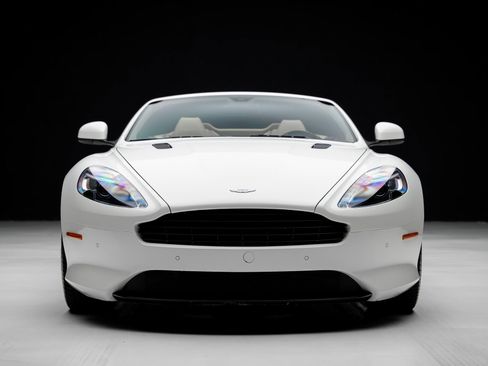 Used 2016 Aston Martin DB9 GT image 9