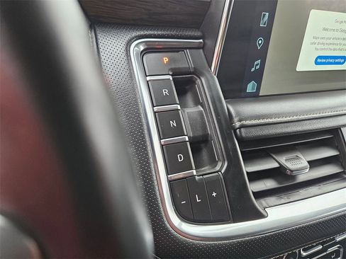 Used 2023 Chevrolet Suburban Premier image 29