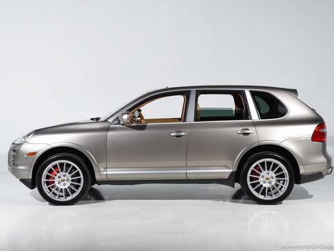 Used 2009 Porsche Cayenne Turbo S image 9