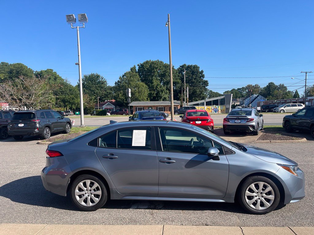 Used 2023 Toyota Corolla LE FWD image 3