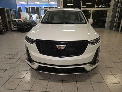 Used 2020 Cadillac XT6 Premium Luxury image 3