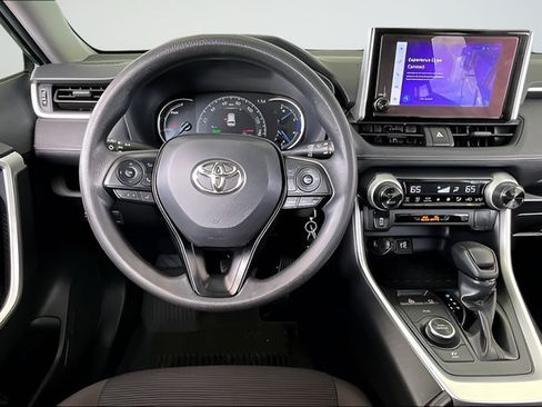 Used 2025 Toyota RAV4 LE AWD/4WD image 8