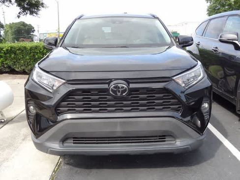 Used 2021 Toyota RAV4 XLE w/ Convenience Package FWD image 2