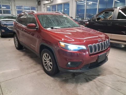 Used 2019 Jeep Cherokee Latitude Plus w/ Comfort/Convenience Group AWD/4WD image 2
