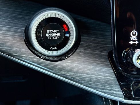 Used 2024 Jeep Wagoneer Series II image 17