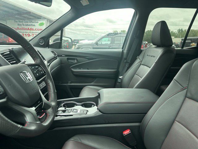 Used 2025 Honda Ridgeline Black Edition image 6