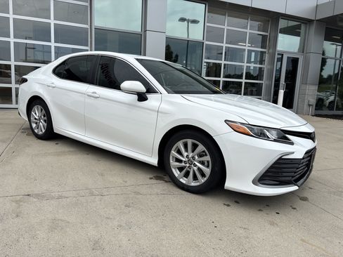 Used 2024 Toyota Camry LE w/ Convenience Package FWD image 2