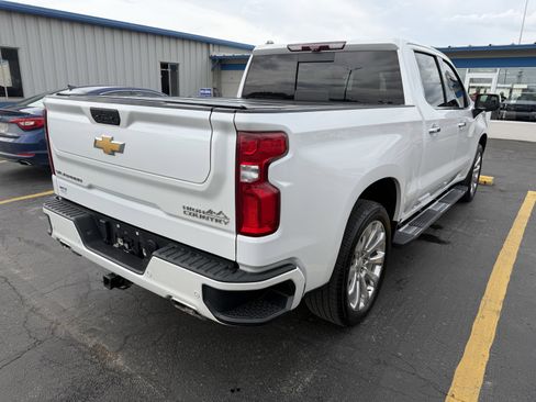 Used 2021 Chevrolet Silverado 1500 High Country w/ Technology Package image 3