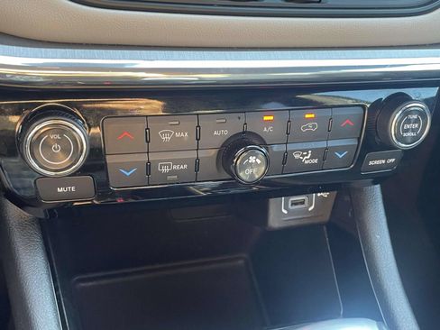 Used 2024 Jeep Compass Limited AWD/4WD image 17