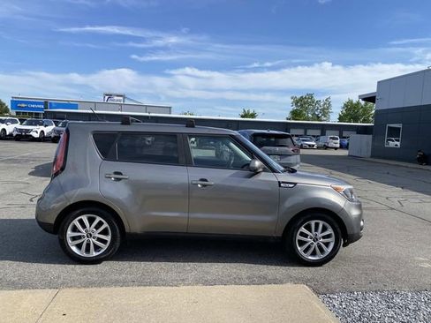 Used 2018 Kia Soul + FWD image 8